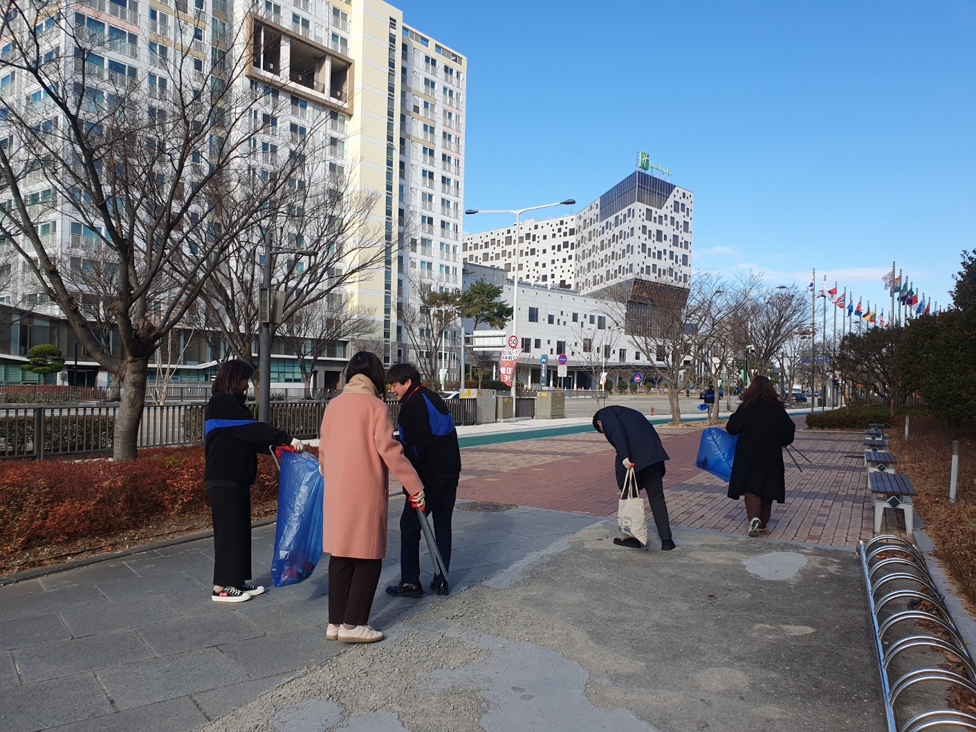 연말맞이 쓰레기 담으며 걷기 캠페인(쓰담 활동) 썸네일